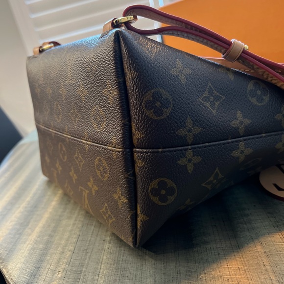 Louis Vuitton Monogram Montsouris PM. - Picture 8 of 16